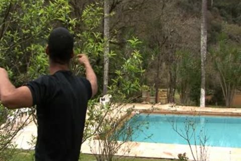 An Interracial tranny bang outdoors!