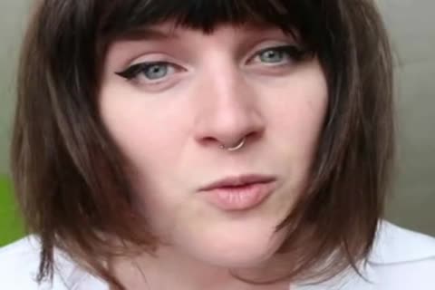 Teen chick bends over