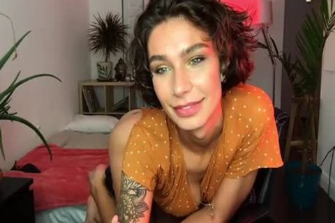 Short Hair sheboy Beauty Teasing On web camera