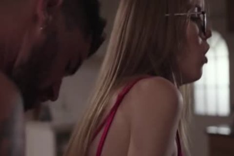 slender blonde Tbabe Crystal Thayer Rides Chris 10-Pounder In bed