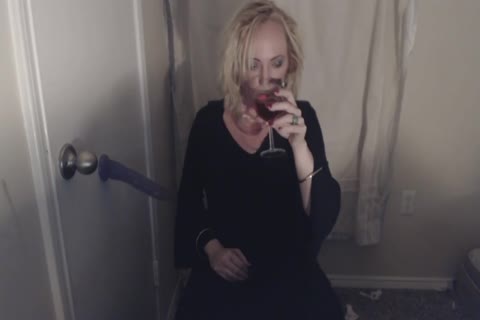 Goth lady-teen Smokes And Pleasures Herself.