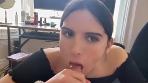 Taylor Maxx Pov Trans fellatio-service Facial